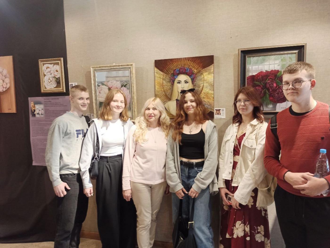 Будущие ювелиры на художественной выставке «Танец жизни: человек и природа в едином ритме»